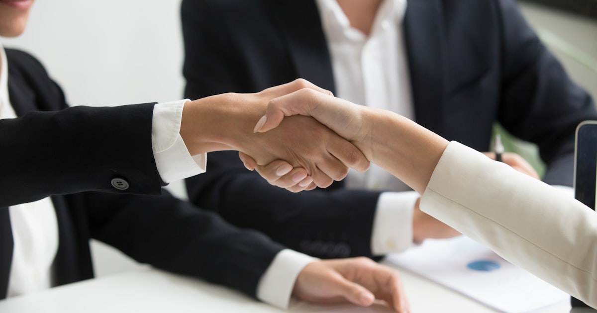 Coaching Reps to Reach Decision Makers Without Burning Champions - Parallax sales coaching