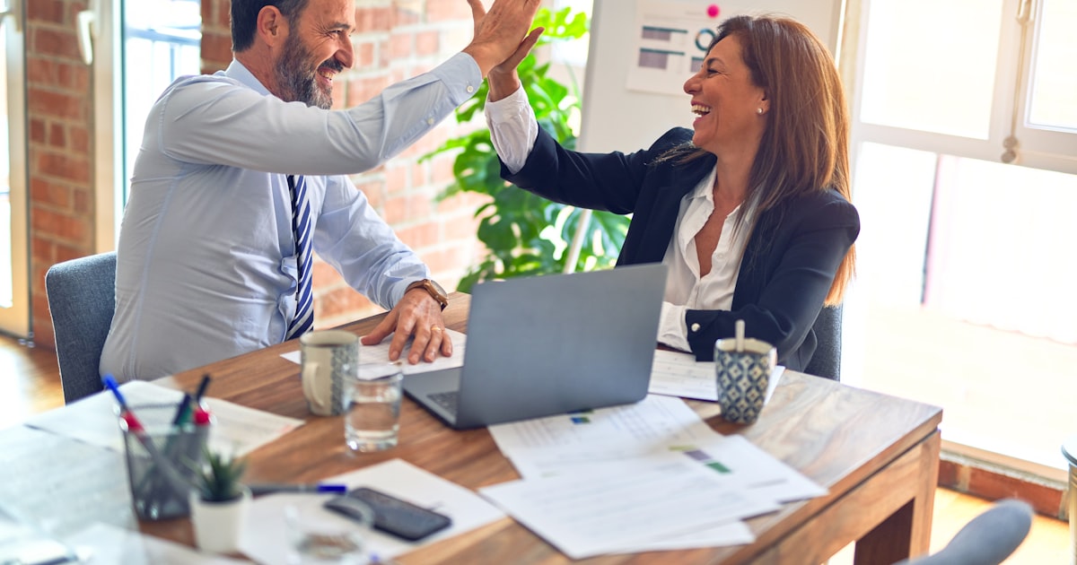 Customer Satisfaction for Sales: Coaching Reps to Earn Five-Star Feedback - Parallax sales coaching