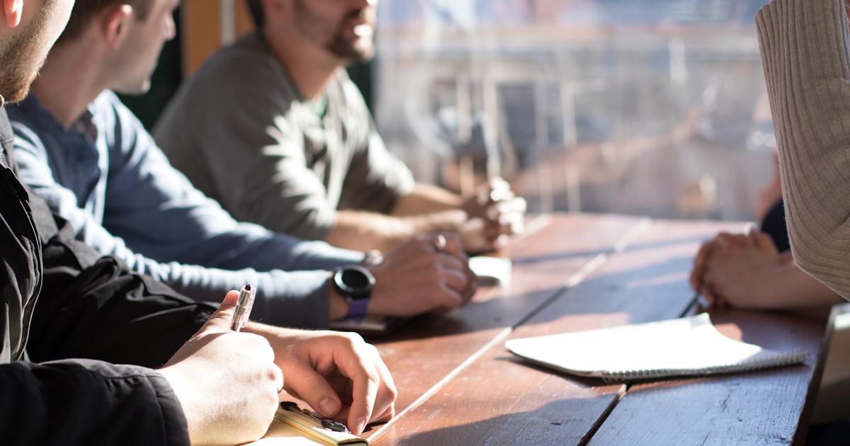 Coaching the CS-to-Sales Handoff: Expansion Revenue Starts Before the Renewal - Parallax sales coaching